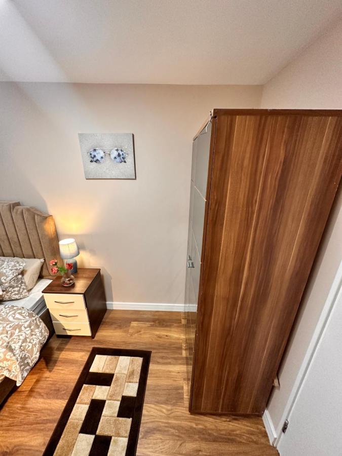 Canary Wharf Single Double And En-Suite Rooms Londen Buitenkant foto