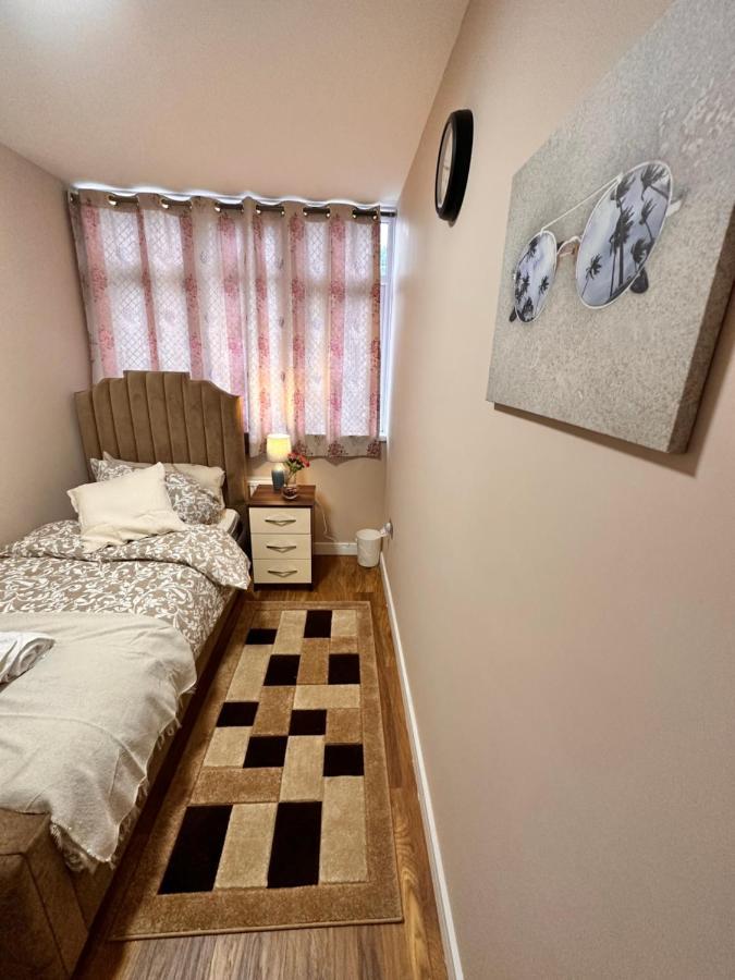 Canary Wharf Single Double And En-Suite Rooms Londen Buitenkant foto