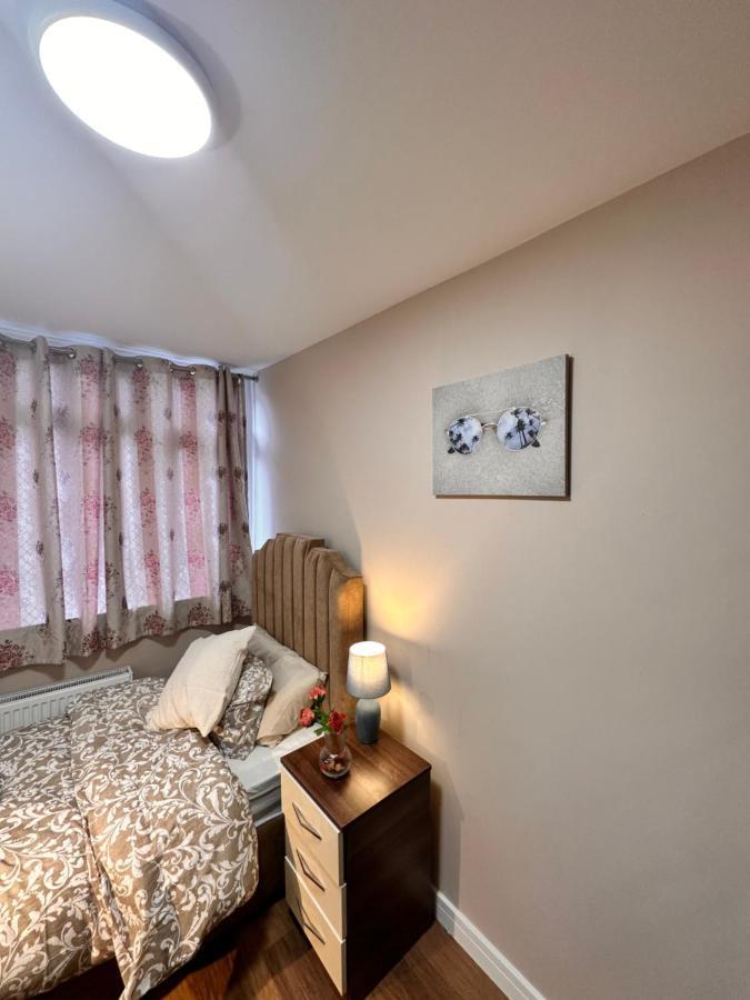 Canary Wharf Single Double And En-Suite Rooms Londen Buitenkant foto